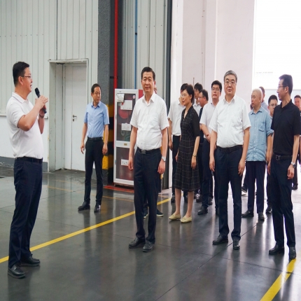 泰州市委常委、統(tǒng)戰(zhàn)部部長(zhǎng)張小兵一行來(lái)泰隆調(diào)研